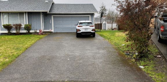 3rd image of 1222 Horsetail Ct SE