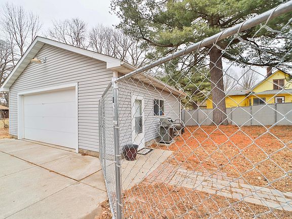 2nd image of 706 Nessawae Ave W