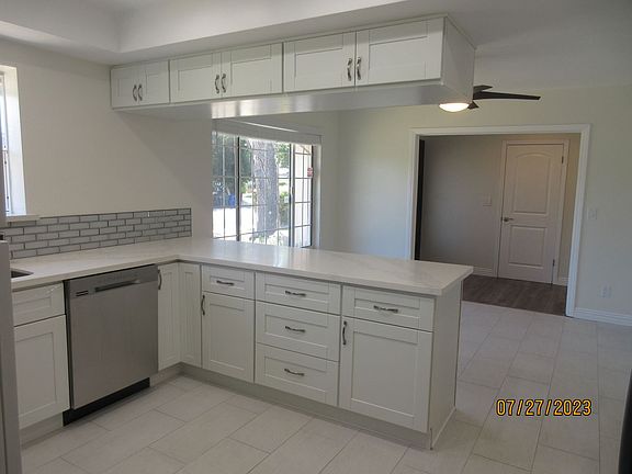 5th image of 22721 Eccles St