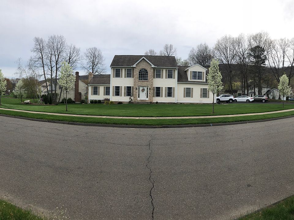 2nd image of 34 Brandywine Pl