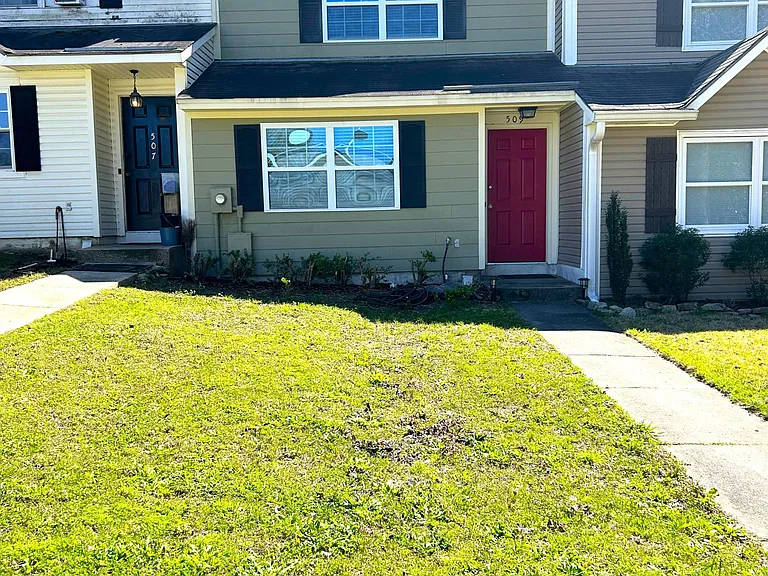 509 Heritage Ct — Photo 2