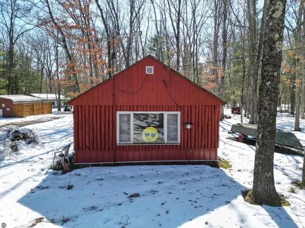 14759 N Coates Hwy, Brethren, MI 49619