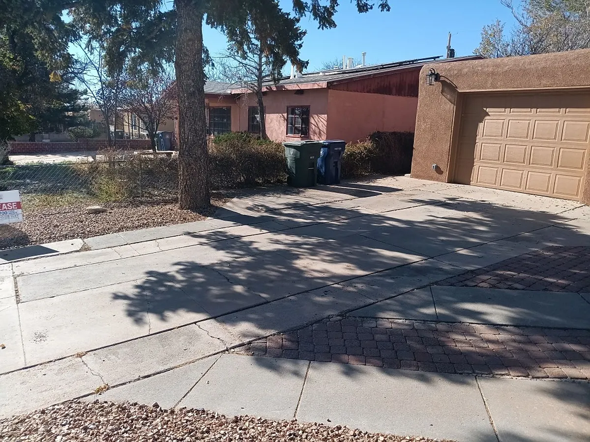 Building Photo - 1016 Velarde Rd