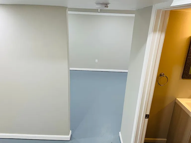 147 N Lake Dr — Photo 37