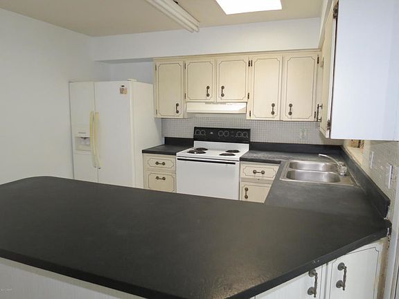 3rd image of 1705 Valencia Ave