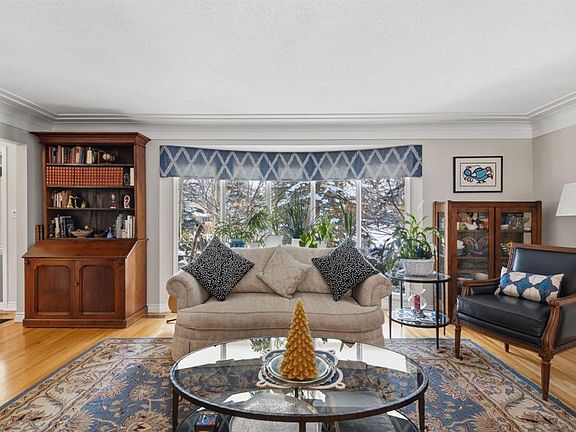 4th image of 352 S Oakside Cir SW