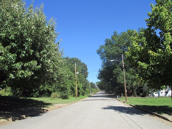 5th image of 4025 Willowview Ave