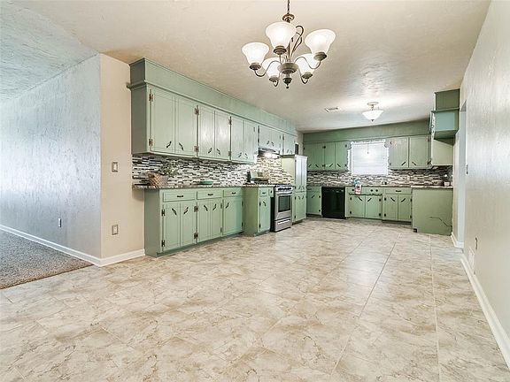 4th image of 2100 Hardy Dr