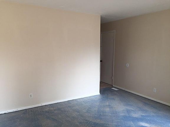 3rd image of 3020 N Roseway Dr