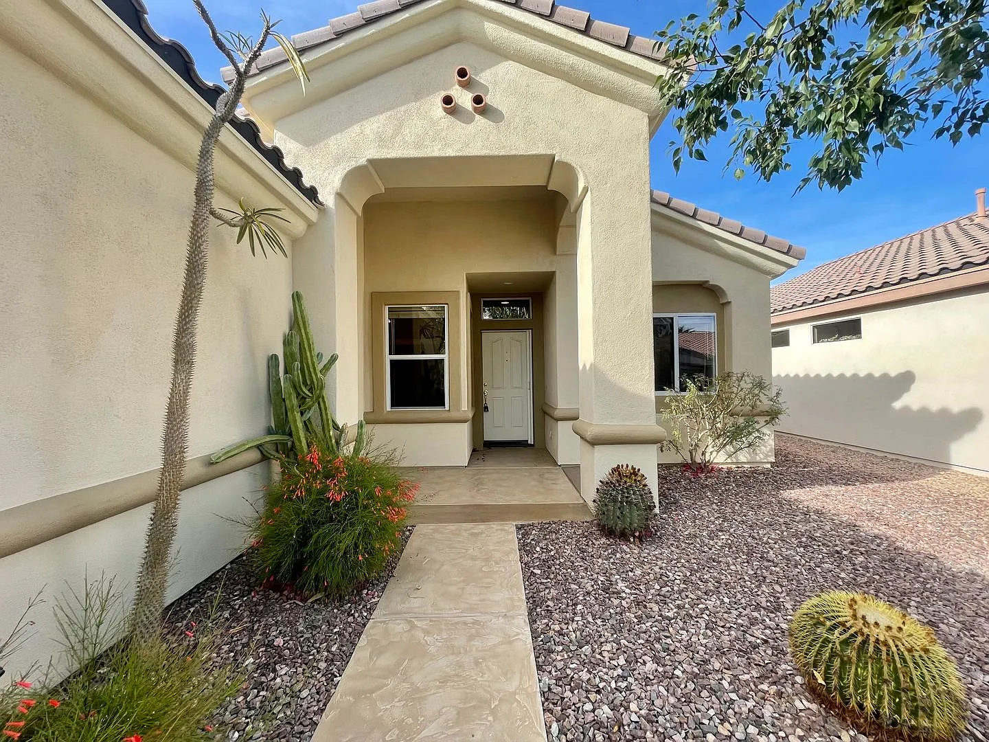 Available Now! 2 Bedroom 2 Bathroom Home In 55+ Sun City Community In Palm Desert ! — Photo 3