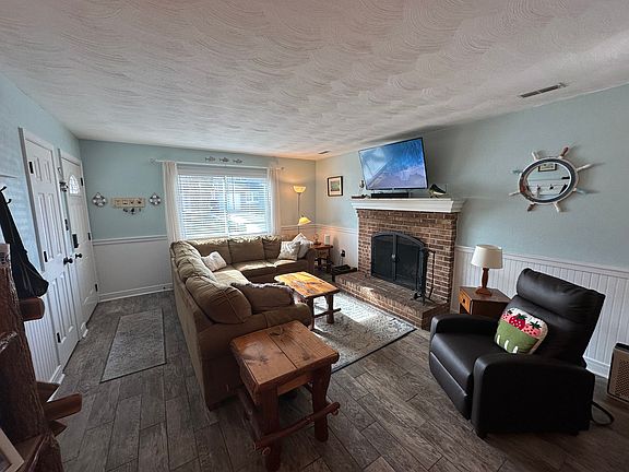 4th image of 1013 Blue Spring Ln