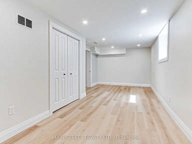 4 Carrington Pl #B — Photo 13