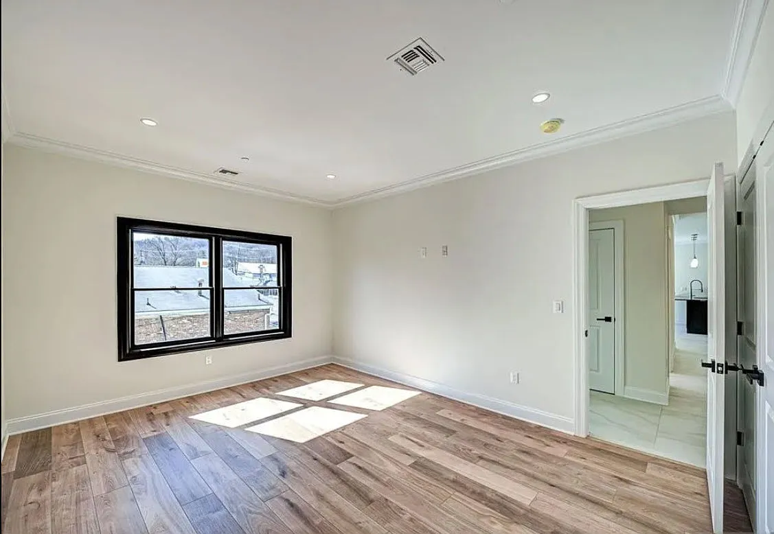 2 bed, 1100 sqft, $3,100 — Photo 4