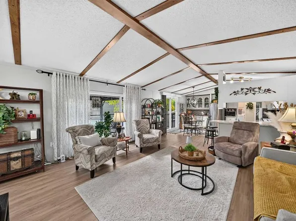 3221 Burroughs Mnr NE, Calgary, AB T1Y 6K1