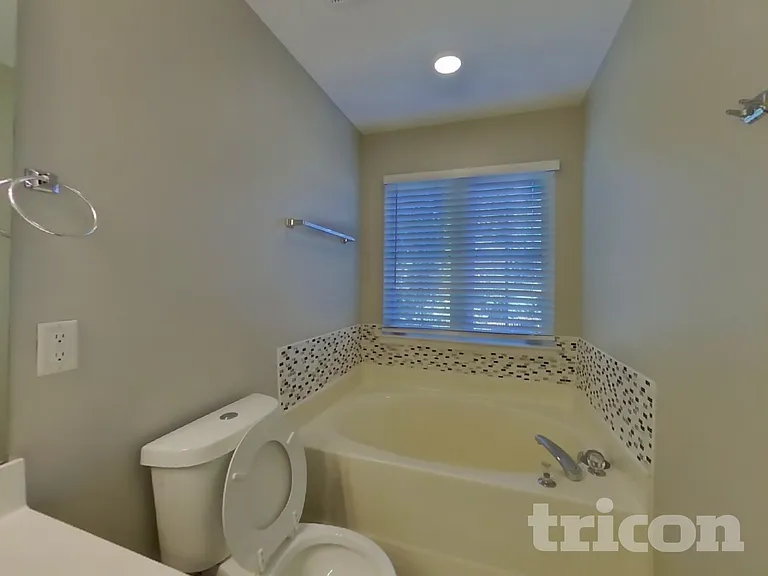 2536 Bayview Dr — Photo 10