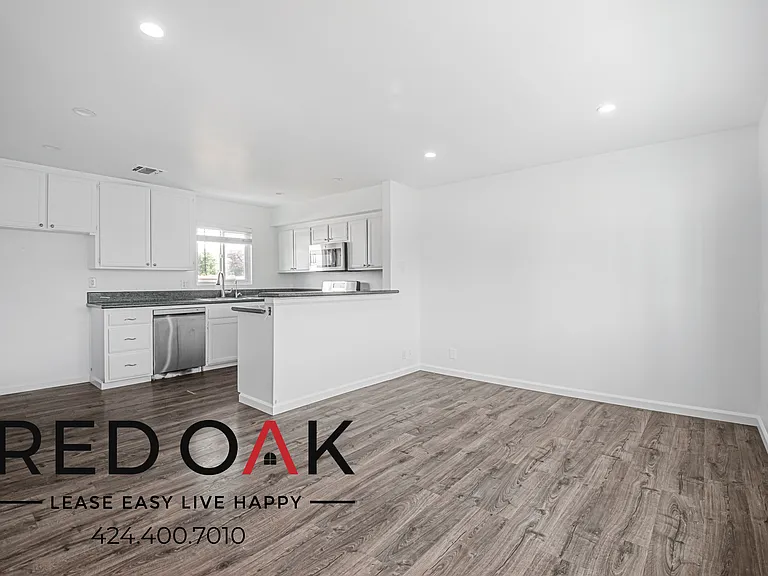 11218 Oxnard St #5 — Photo 20