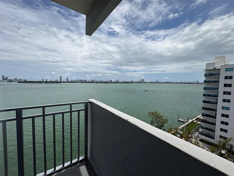 7545 E Treasure Dr #9H — Photo 27