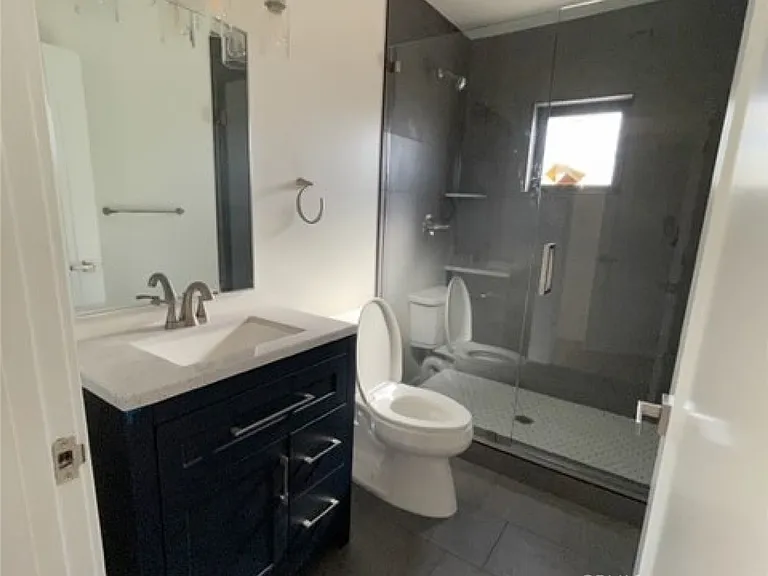 6059 Riverton Ave — Photo 15