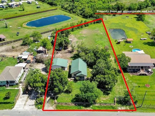 7223 Highland Rd, Santa Fe, TX 77510