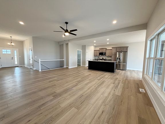 4th image of 1605 Ambleside Dr