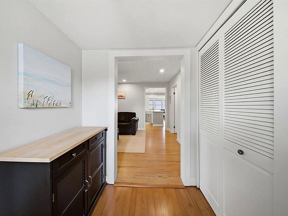 3rd image of 113 W Iroquois Trl