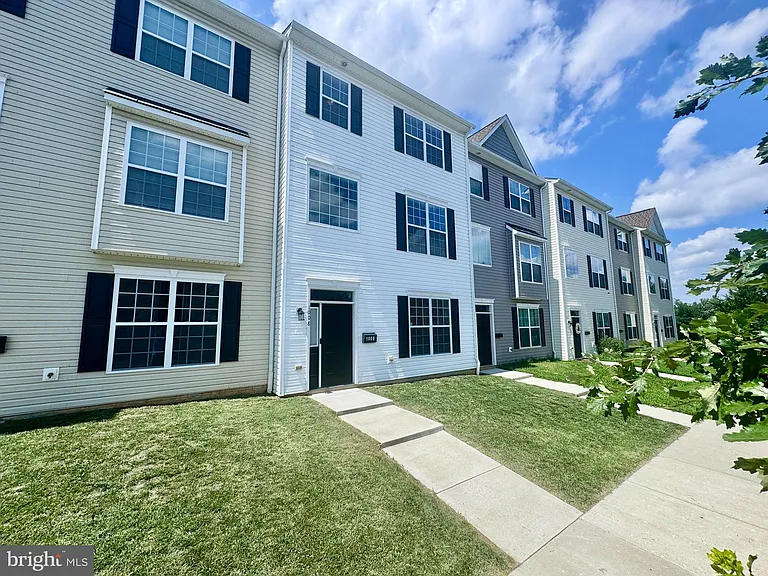 1008 Wicklow Dr — Photo 3