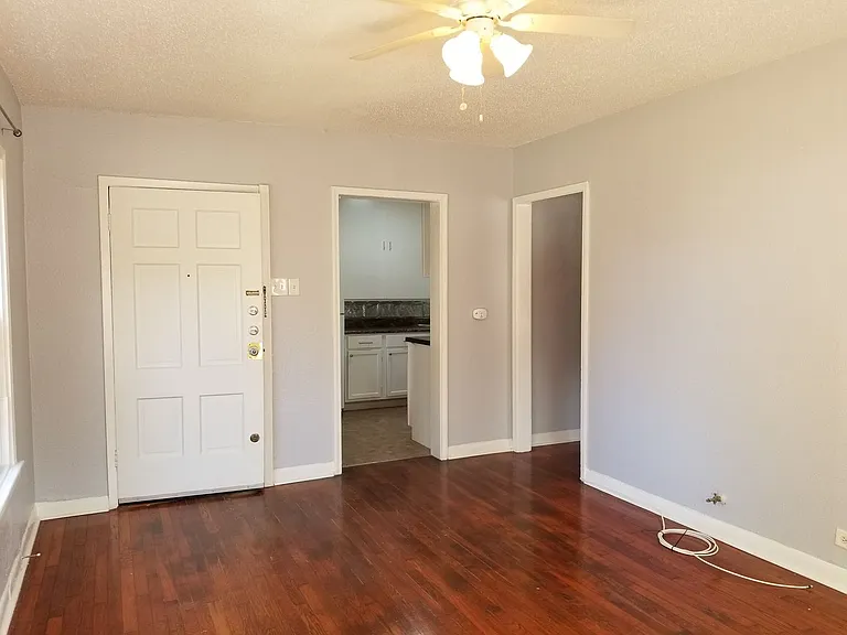 504 Elmhurst Ave — Photo 5