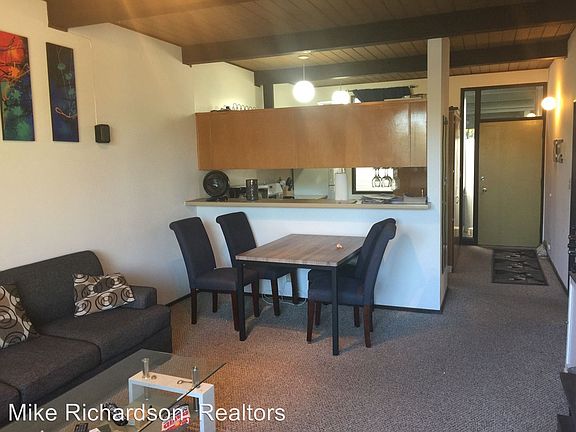 3rd image of 215 W Arrellaga St APT 09