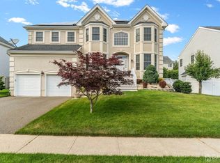 8 Quail Dr, Old Bridge, NJ 08857