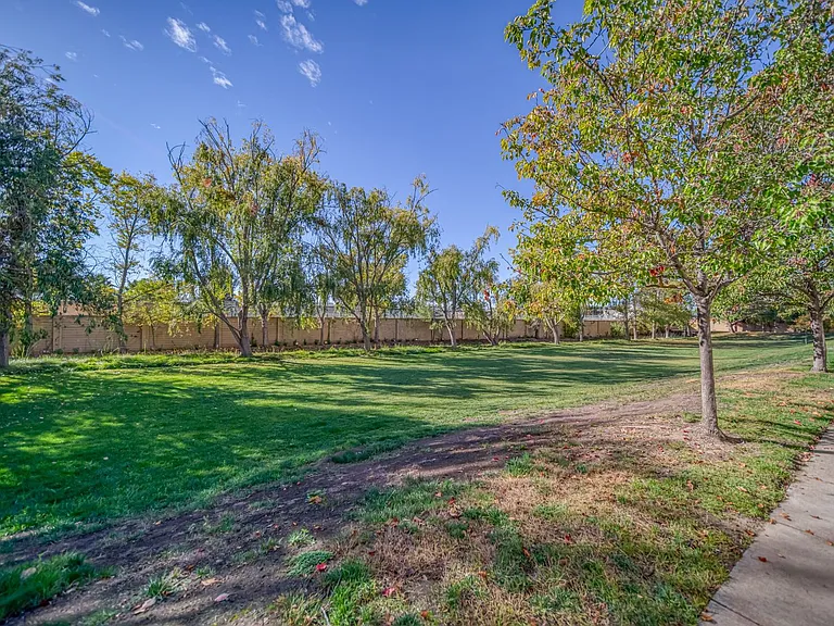 48954 Woodgrove Cmn — Photo 23