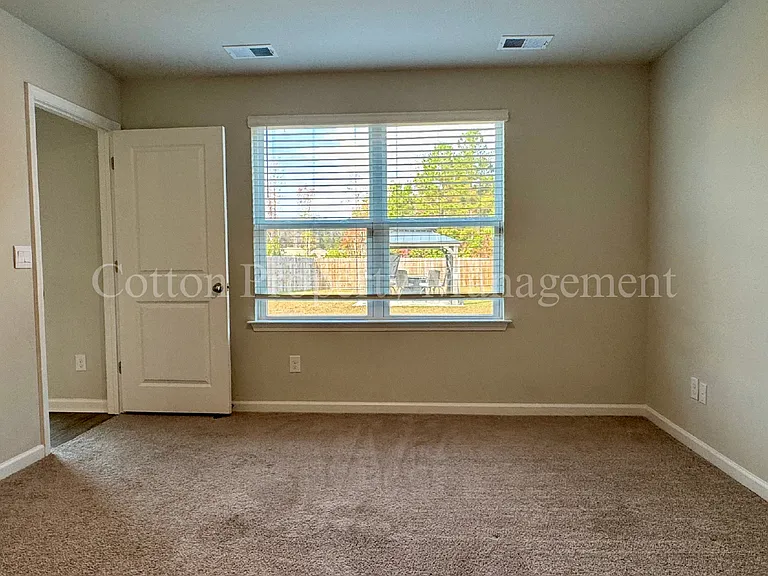 1114 Forest Glen Dr NE — Photo 21