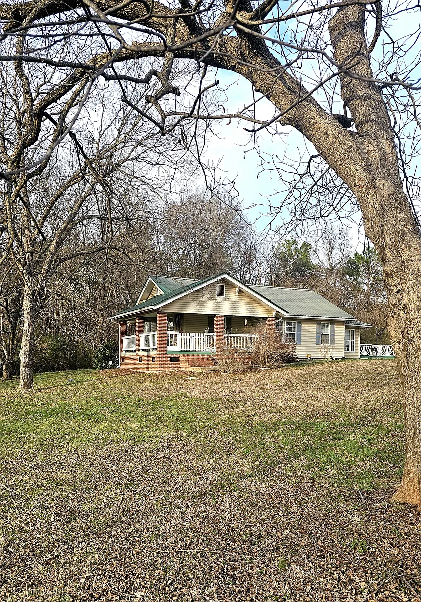 Building Photo - 404 Moss Springs Rd