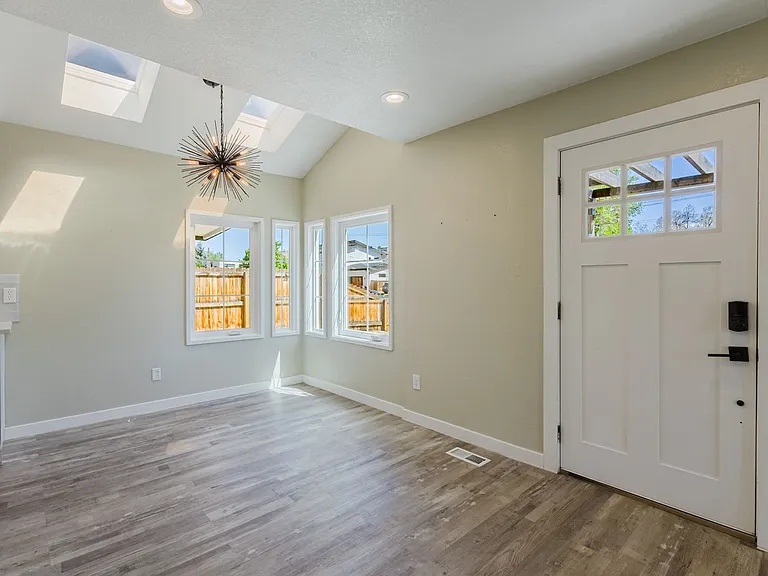 4001 E Cornell Ave — Photo 2
