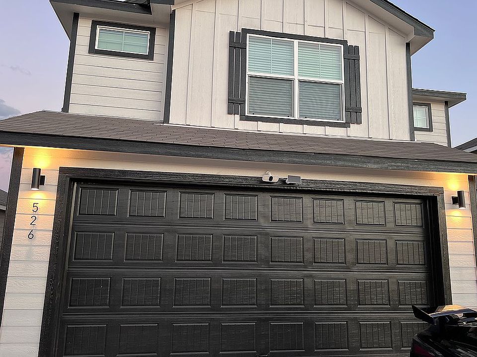 1st image of 526 Retama Pl