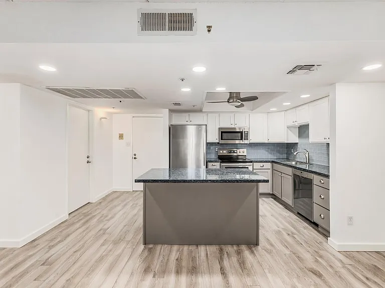 7950 E Camelback Rd #305 — Photo 1