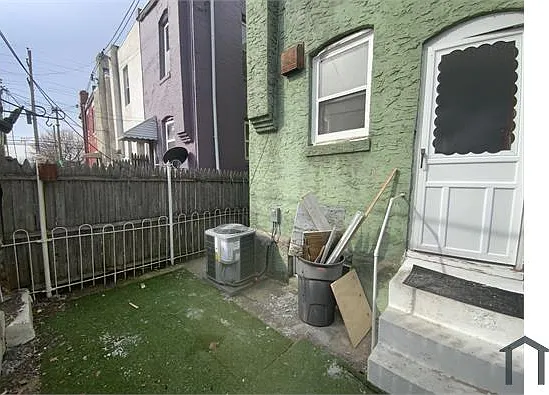 1547 S Myrtlewood St — Photo 50