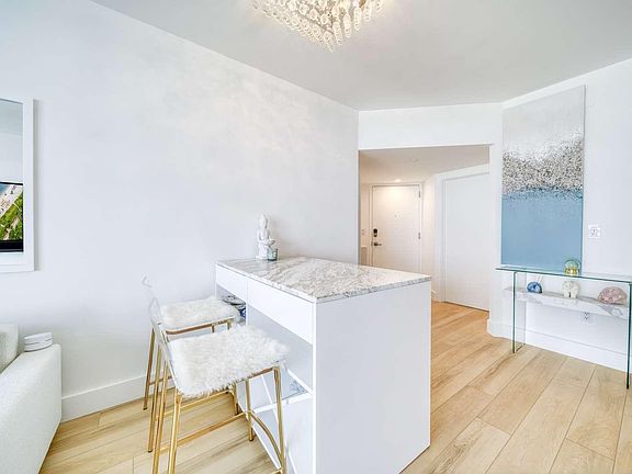 4th image of 6365 Collins Avenue #2406