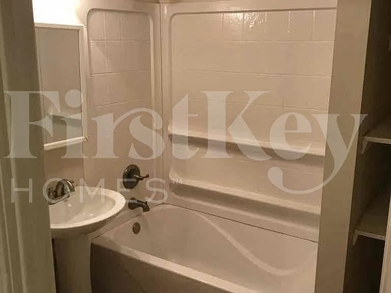 4801 Leone Dr — Photo 15