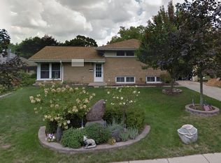 119 April Ln, North Aurora, IL 60542