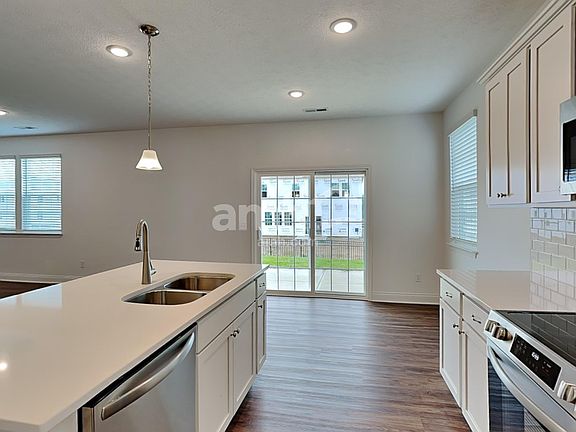 4th image of 1009 Castor Dr