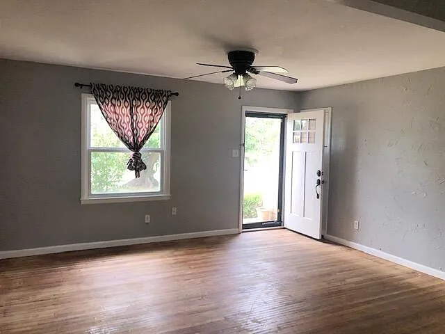 3 bed, 1.0 bath, 1087 sqft, $1,100 — Photo 4