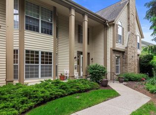 780 Pilgrim Pkwy APT B, Elm Grove, WI 53122