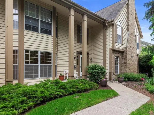 780 Pilgrim PARKWAY #B, Elm Grove, WI 53122