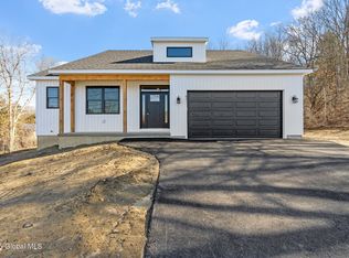 851 Ravine Rd, Schenectady, NY 12309