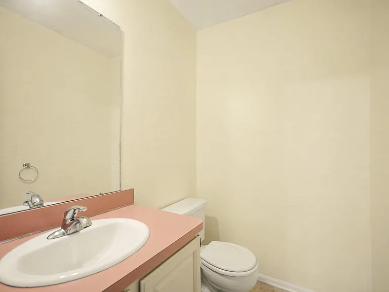456 Essex Dr — Photo 13