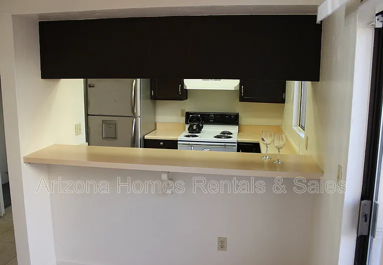621 S Kacee Ave — Photo 5