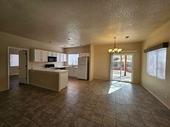 3rd image of 6924 Calle Margarita NE
