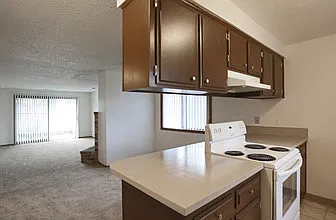 3 bed, 1100 sqft, $1,799 — Photo 3