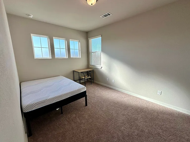 1021 Elise Ave — Photo 6
