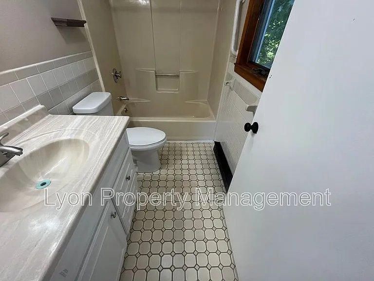 67 Hutchinson St — Photo 10